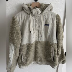 Patagonia Cream and Tan Sherpa half button pullover